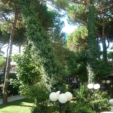 Astra Hotell 3*